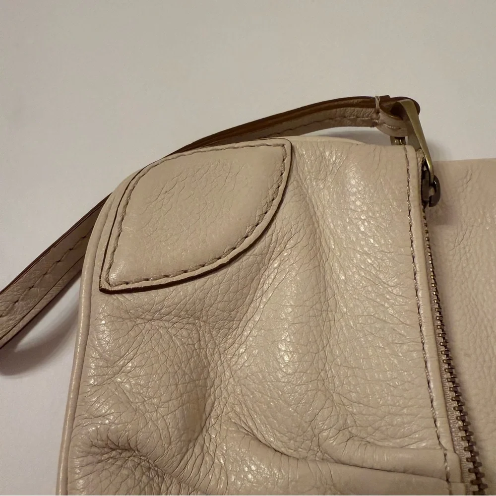 MARC BY MARC JACOBS WRISTLET CLUTCH BAG CREAM LEATHER MAGNET FLAP CLOSE